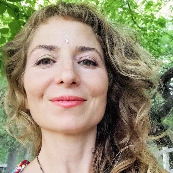 Indira Apartin — astróloga humanista, sesiones de Revolución Solar online desde Traslasierra
