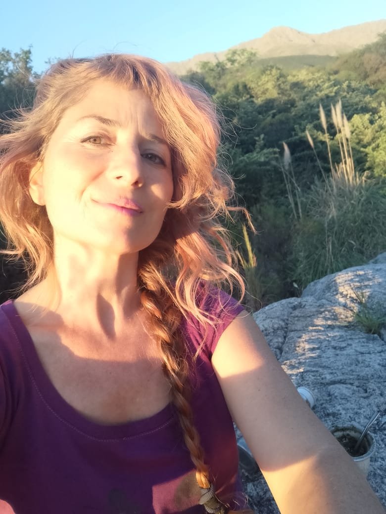 Indira Astrid Apartin en las sierras de Traslasierra